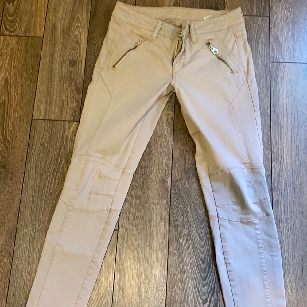 American Eagle Outfitters ankle jegging.
